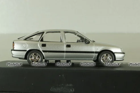 Opel Vectra (A) GL hatchback, Wayne Cherry 1988, silver, OPCD138, Opel Collection Designer #138 1:43