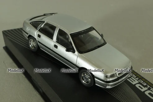 Opel Vectra (A) GL hatchback, Wayne Cherry 1988, silver, OPCD138, Opel Collection Designer #138 1:43