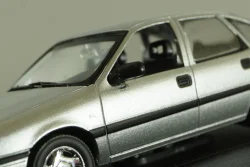 Opel Vectra (A) GL hatchback, Wayne Cherry 1988, silver, OPCD138, Opel Collection Designer #138 1:43