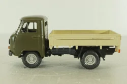 Уаз-3303 бортовой, хаки/бежевый, Русская миниатюра 1:43