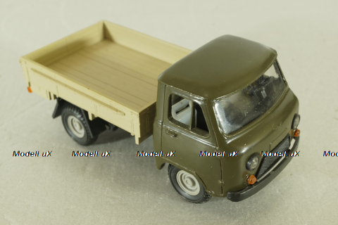 Уаз-3303 бортовой, хаки/бежевый, Русская миниатюра 1:43