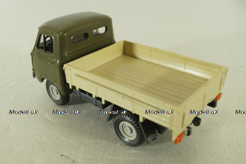Уаз-3303 бортовой, хаки/бежевый, Русская миниатюра 1:43