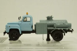 МЗ-3607 масло-заправщик на шасси Газ-52, Гомельская обл. 1990 г.,105228, DiP Models 1:43