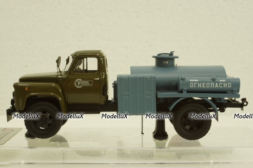 Газ-52 МЗ-3607 Автомобиль-заправщик г. Великие Луки, Агропромстрой 1979 г.,105227, DiP Models, 1:43
