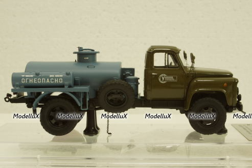 Газ-52 МЗ-3607 Автомобиль-заправщик г. Великие Луки, Агропромстрой 1979 г.,105227, DiP Models, 1:43