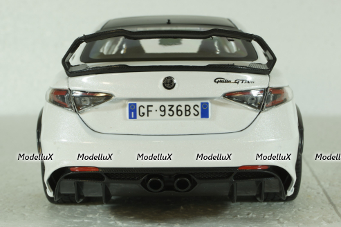 Alfa Romeo Giulia GTAm 2020 trophy white, Bburago 1:18