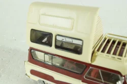 Bedford CA Caravan creme/darkred, Hachette 1:43