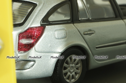 Renault Laguna II Grandtour 2000, silver, Universal Hobbies 1:43