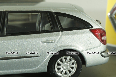 Renault Laguna II Grandtour 2000, silver, Universal Hobbies 1:43