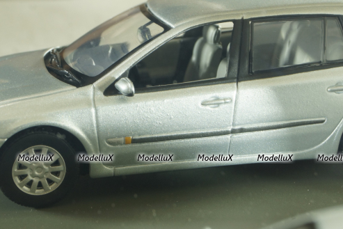 Renault Laguna II Grandtour 2000, silver, Universal Hobbies 1:43