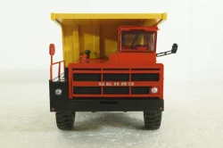 Белаз-7526 карьерный самосвал, красный/желтый, Н006, Наш Автопром 1:43