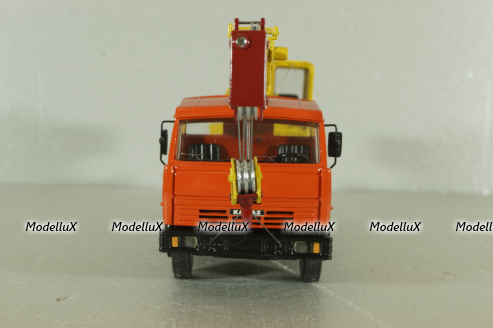 КС-3575А-1 автокран 12,5т на шасси Камаз-55313, красный/желтый Minigrad 1:43