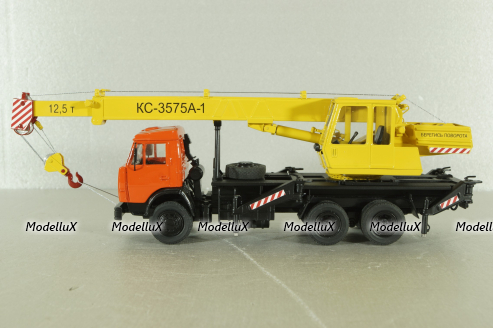 КС-3575А-1 автокран 12,5т на шасси Камаз-55313, красный/желтый Minigrad 1:43