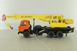 КС-3575А-1 автокран 12,5т на шасси Камаз-55313, красный/желтый Minigrad 1:43