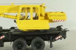 КС-3575А-1 автокран 12,5т на шасси Камаз-55313, красный/желтый Minigrad 1:43