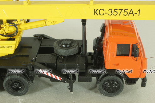 КС-3575А-1 автокран 12,5т на шасси Камаз-55313, красный/желтый Minigrad 1:43