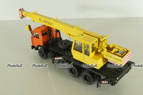 КС-3575А-1 автокран 12,5т на шасси Камаз-55313, красный/желтый Minigrad 1:43