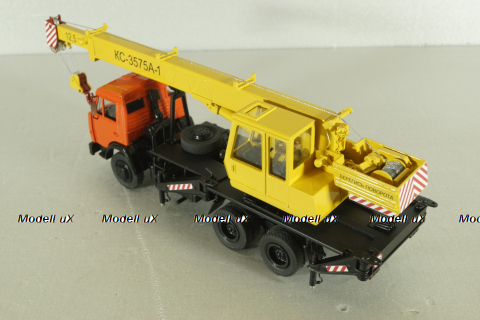 КС-3575А-1 автокран 12,5т на шасси Камаз-55313, красный/желтый Minigrad 1:43