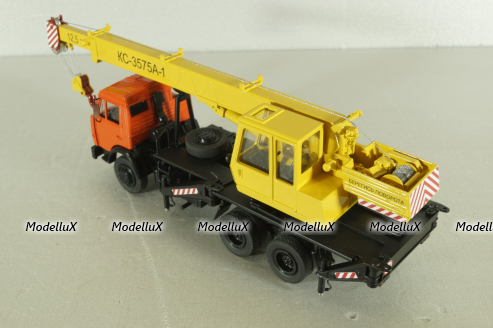 КС-3575А-1 автокран 12,5т на шасси Камаз-55313, красный/желтый Minigrad 1:43