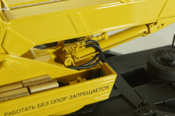 КС-3575А-1 автокран 12,5т на шасси Камаз-55313, красный/желтый Minigrad 1:43