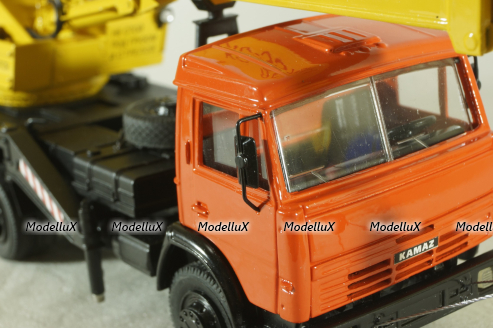 КС-3575А-1 автокран 12,5т на шасси Камаз-55313, красный/желтый Minigrad 1:43