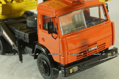 КС-3575А-1 автокран 12,5т на шасси Камаз-55313, красный/желтый Minigrad 1:43