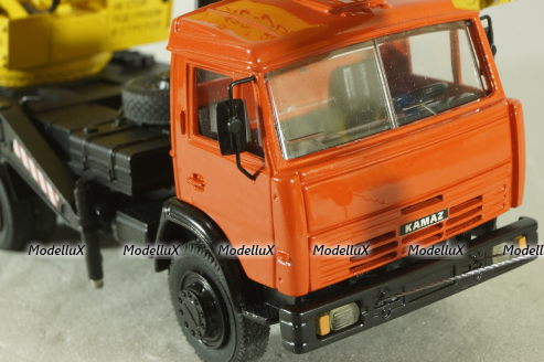 КС-3575А-1 автокран 12,5т на шасси Камаз-55313, красный/желтый Minigrad 1:43