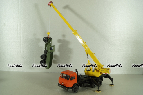 КС-3575А-1 автокран 12,5т на шасси Камаз-55313, красный/желтый Minigrad 1:43