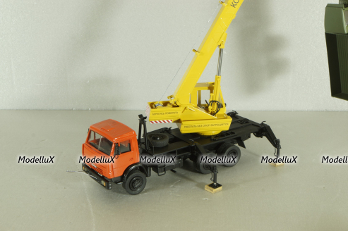 КС-3575А-1 автокран 12,5т на шасси Камаз-55313, красный/желтый Minigrad 1:43