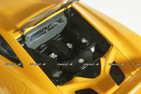 McLaren 675LT 2016 McLaren orange, 76048, AutoArt 1:18
