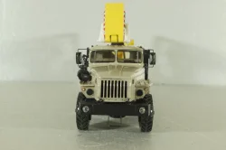 Урал-4320-0911 c подъемником ВС-22, бежевый, Nik Models 1:43
