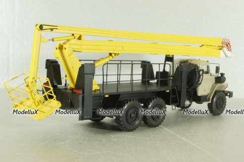 Урал-4320-0911 c подъемником ВС-22, бежевый, Nik Models 1:43