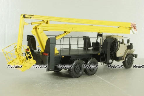 Урал-4320-0911 c подъемником ВС-22, бежевый, Nik Models 1:43