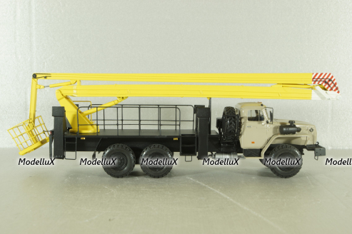 Урал-4320-0911 c подъемником ВС-22, бежевый, Nik Models 1:43