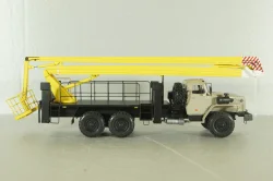 Урал-4320-0911 c подъемником ВС-22, бежевый, Nik Models 1:43