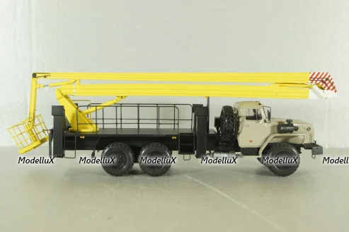 Урал-4320-0911 c подъемником ВС-22, бежевый, Nik Models 1:43