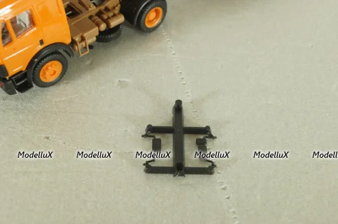 Mercedes SK 1748 tractor with semi trailer Berner 1988, orange, Herpa 1:87