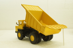 Белаз-7526 карьерный самосвал, желтый, Н006 Наш Автопром 1:43