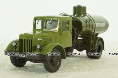 АЦ-8-200 топливозаправщик Маз-200, хаки Наши Грузовики №22, 1:43