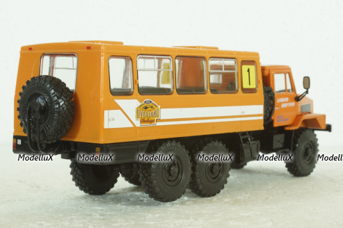 Урал-4322 6х6 Вахтовый автобус, оранжевый, Наши Грузовики №31, 1:43