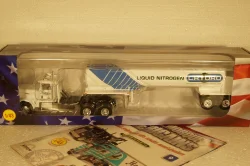 Freightliner FLC 120 64T with semi-trailer tanker "Cryoro" American Trucks, France #9 (Altaya) 1:43