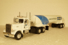 Freightliner FLC 120 64T with semi-trailer tanker "Cryoro" American Trucks, France #9 (Altaya) 1:43