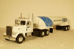 Freightliner FLC 120 64T with semi-trailer tanker "Cryoro" American Trucks, France #9 (Altaya) 1:43