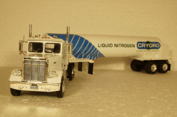 Freightliner FLC 120 64T with semi-trailer tanker "Cryoro" American Trucks, France #9 (Altaya) 1:43