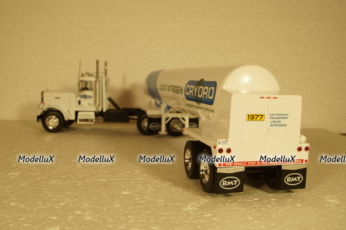 Freightliner FLC 120 64T with semi-trailer tanker "Cryoro" American Trucks, France #9 (Altaya) 1:43