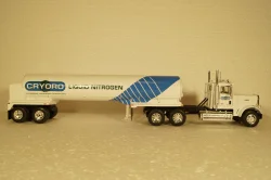 Freightliner FLC 120 64T with semi-trailer tanker "Cryoro" American Trucks, France #9 (Altaya) 1:43
