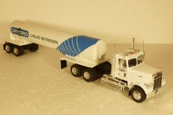 Freightliner FLC 120 64T with semi-trailer tanker "Cryoro" American Trucks, France #9 (Altaya) 1:43