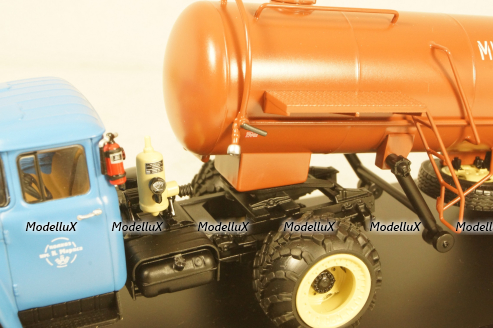 Зил-130В1 с полуприцепом АРУП-8, TruckTyr 1:43