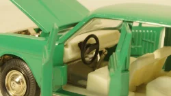 Газ-2402 Волга, зеленая, Тантал/Радон 1:43