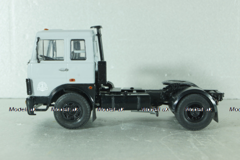 Маз-54323 тягач 1988г, серый, конверсия шасси - АвтоИстория, кабина НАП 1:43
